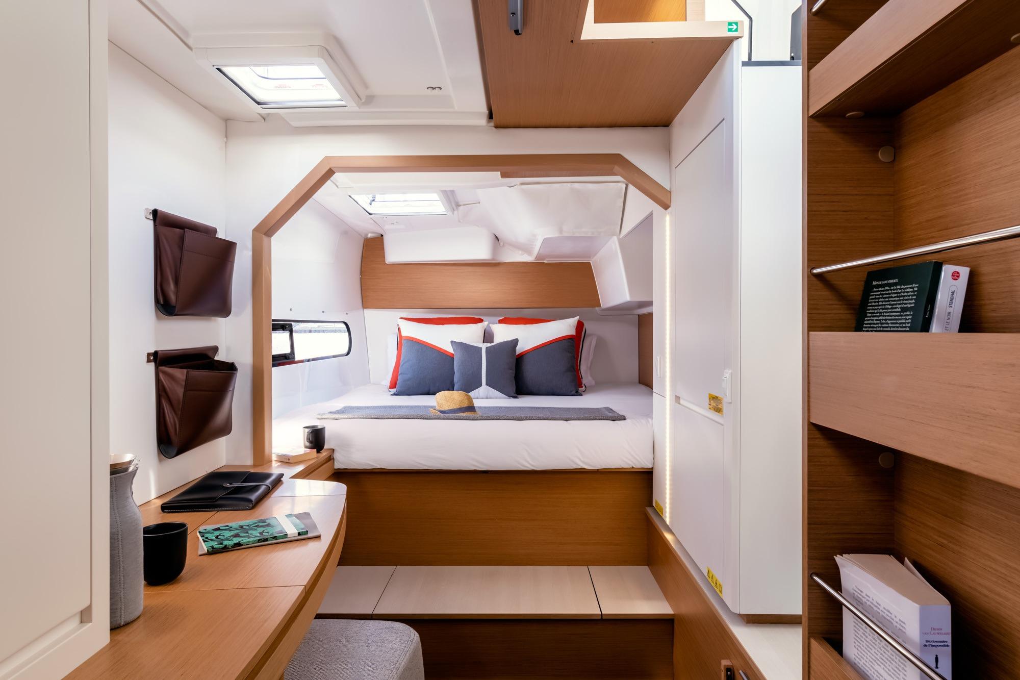 Hull cabin with desk and berth